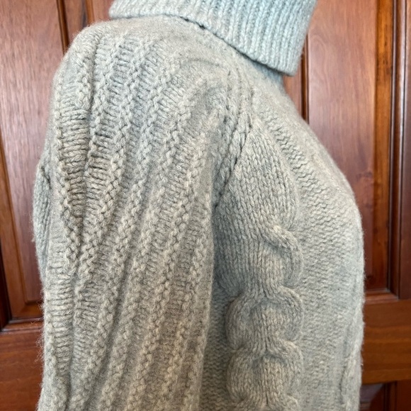 Sundance S Light Gray Cowl Neck Cropped THICK 100 % Merino Wool Cable Sweater - Picture 3 of 10